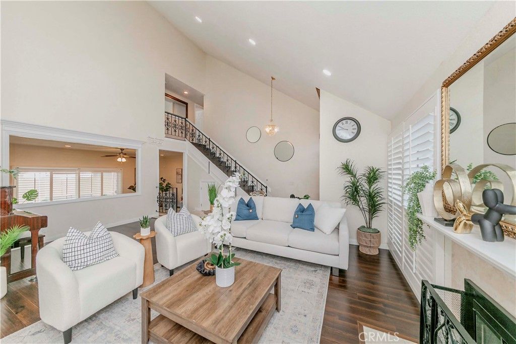 Interior, Living room, Pendant Lights, Recessed Lighting, Wood Texture Flooring