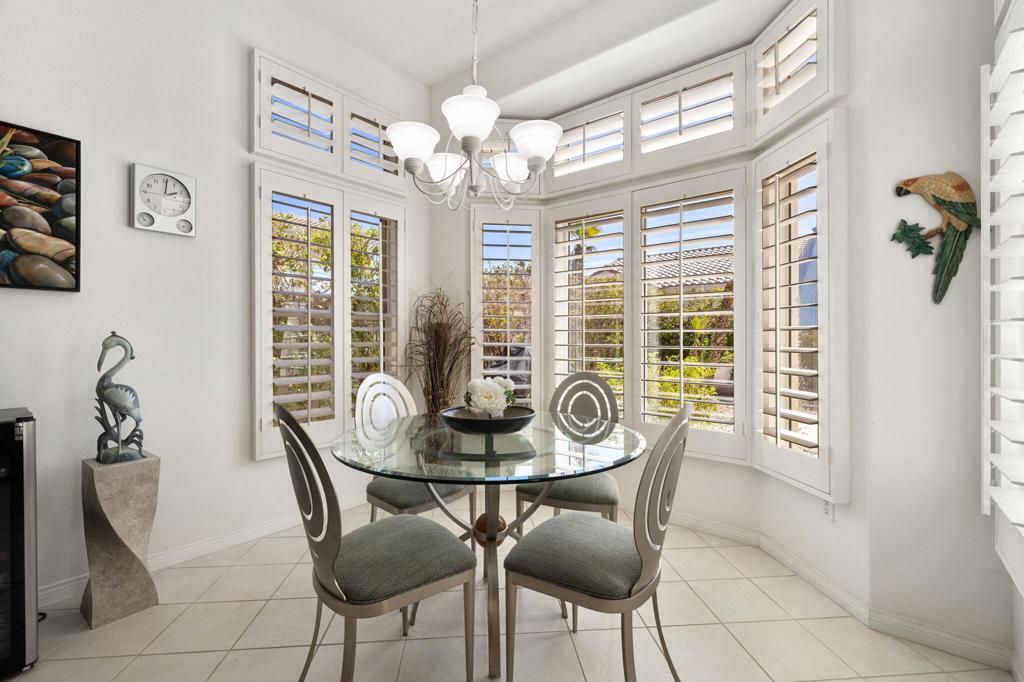 Chandelier, Dining room, Interior
