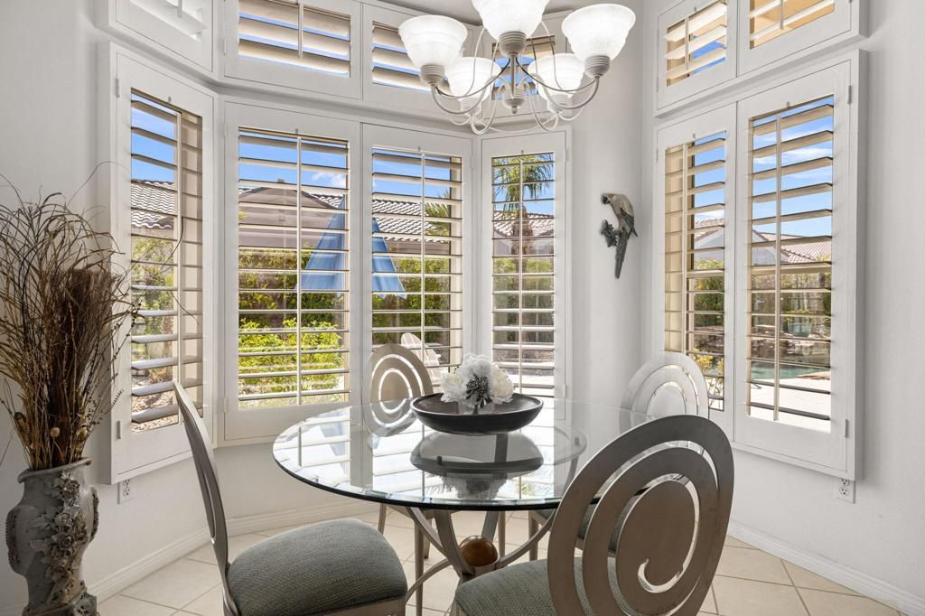 Chandelier, Dining room, Interior