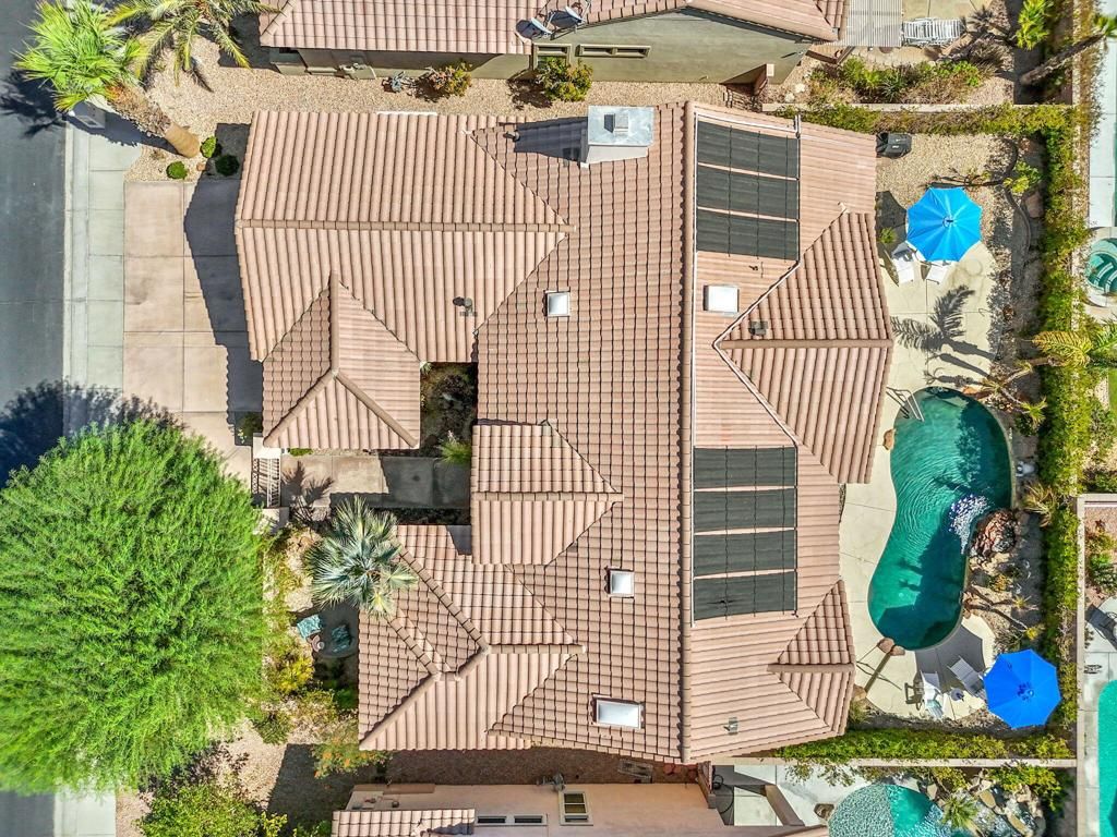 Exterior, Drone