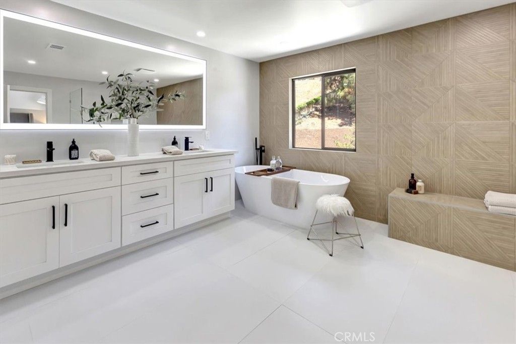 Bathroom, Dual Sink Vanities, Free Standing Baths, Interior, Recessed Lighting