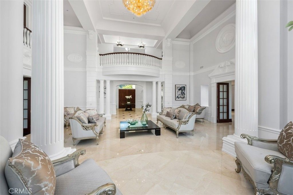 Chandelier, Interior, Living room