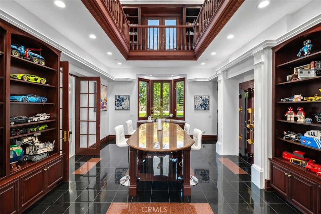 Dining room, Interior, Recessed Lighting