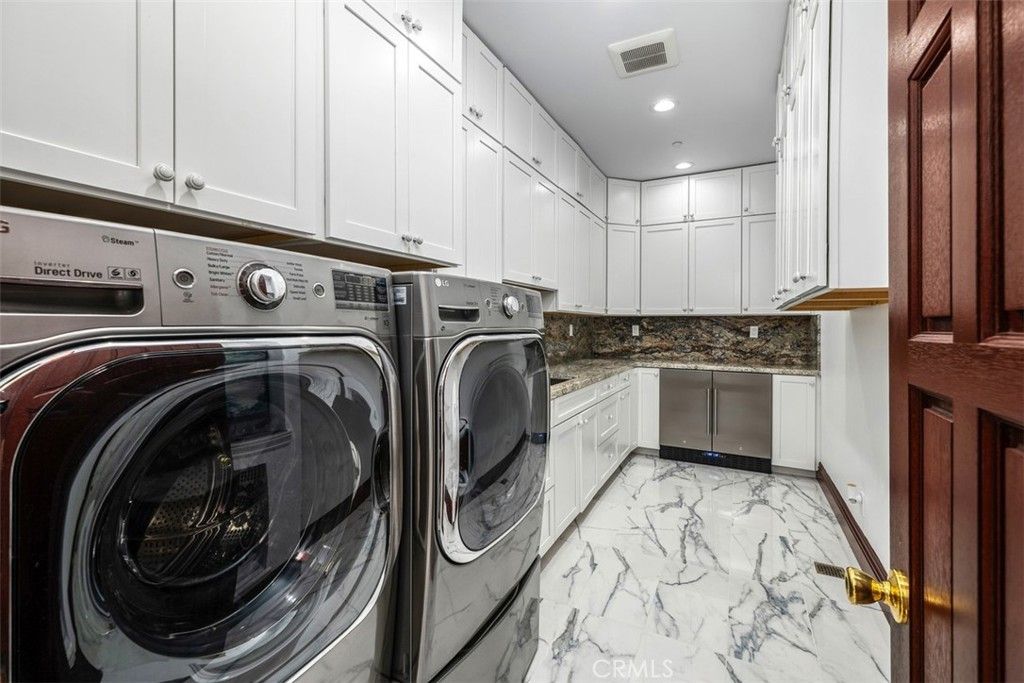 Interior, Marble, Recessed Lighting, Washer