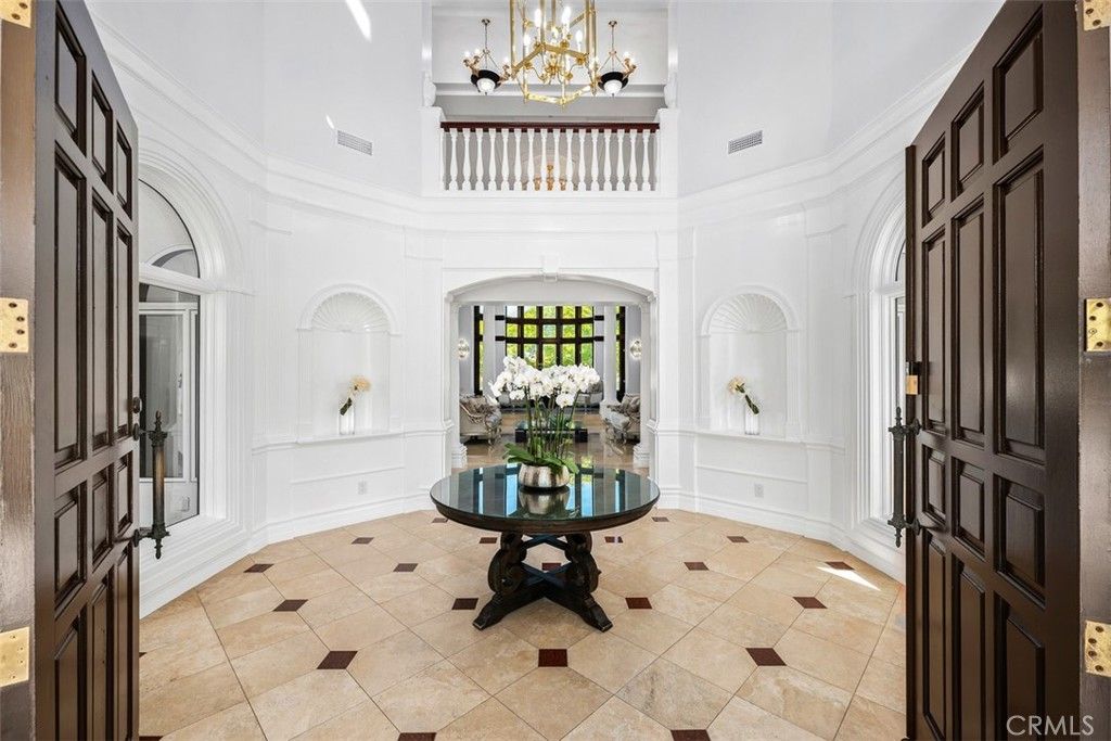 Chandelier, Interior