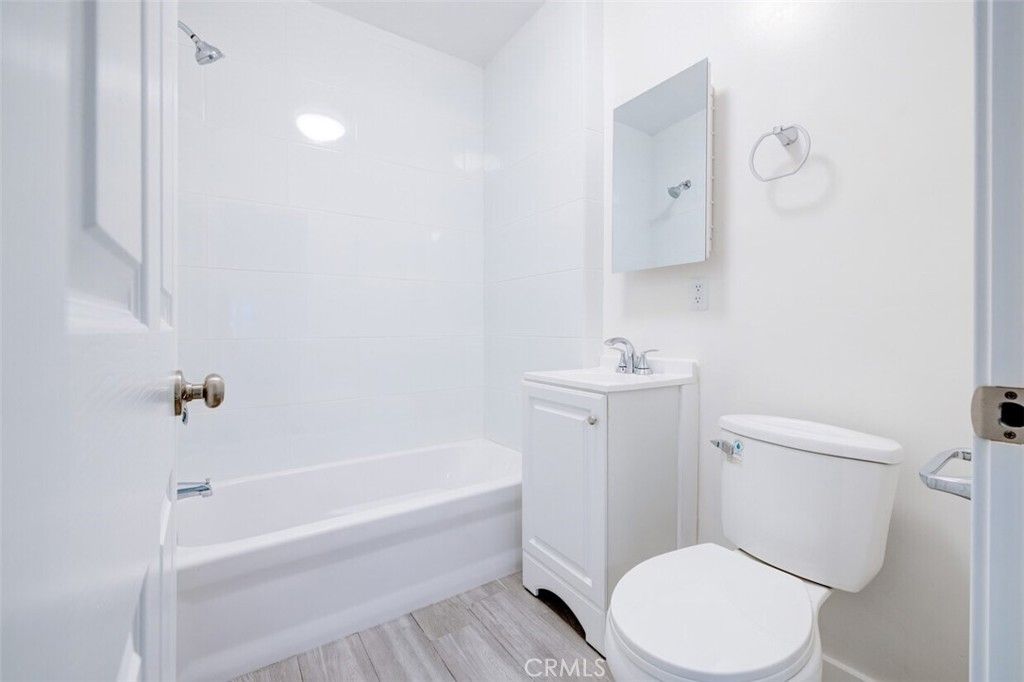 Bathroom, Interior, Recessed Lighting, Wood Texture Flooring