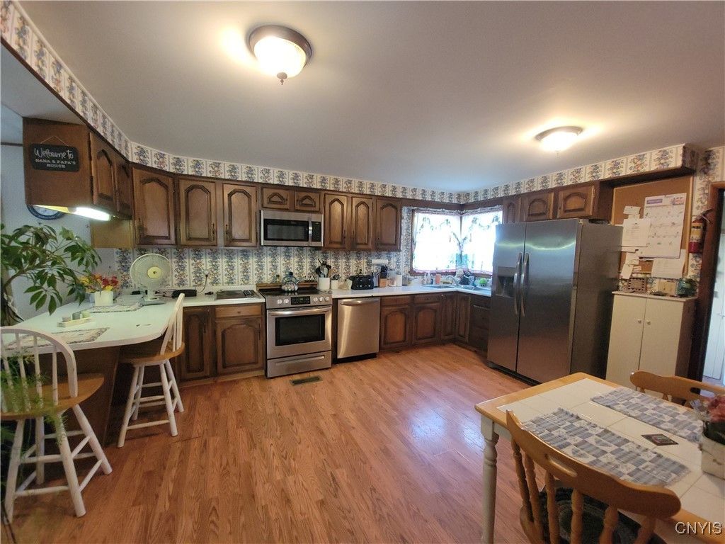 Dining room, Interior, Kitchen, Stainless Steel Appliances, Wood Texture Flooring