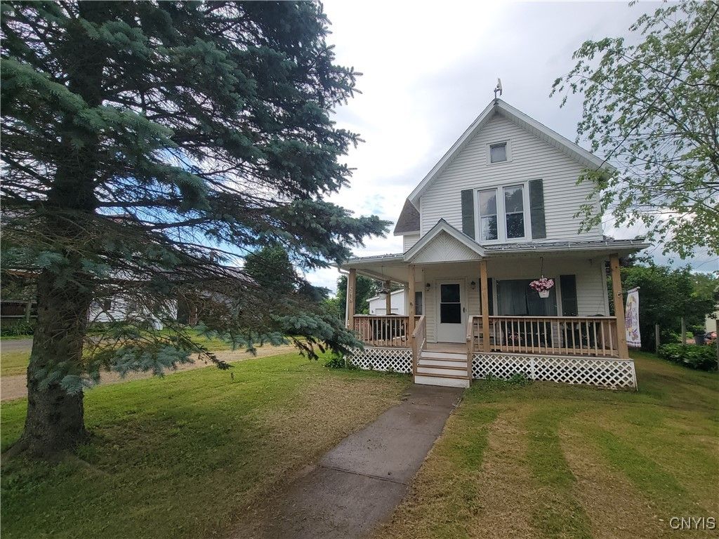 Backyard, Exterior, Facade, Queen Anne Victorian