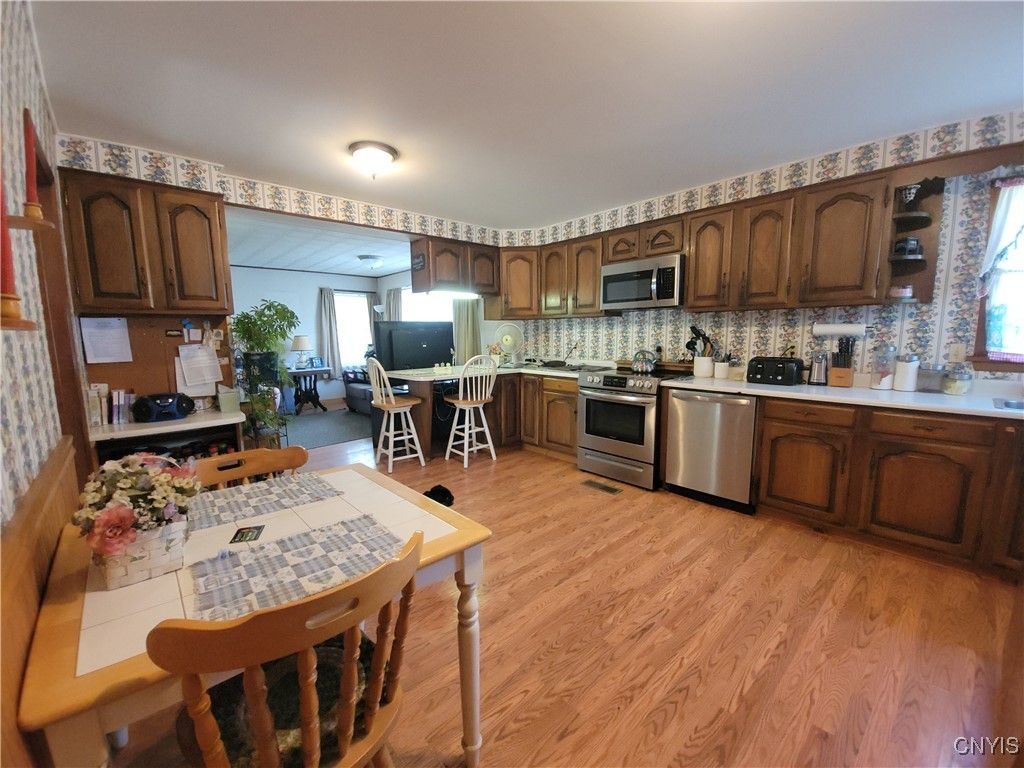 Dining room, Interior, Kitchen, Stainless Steel Appliances, Wood Texture Flooring