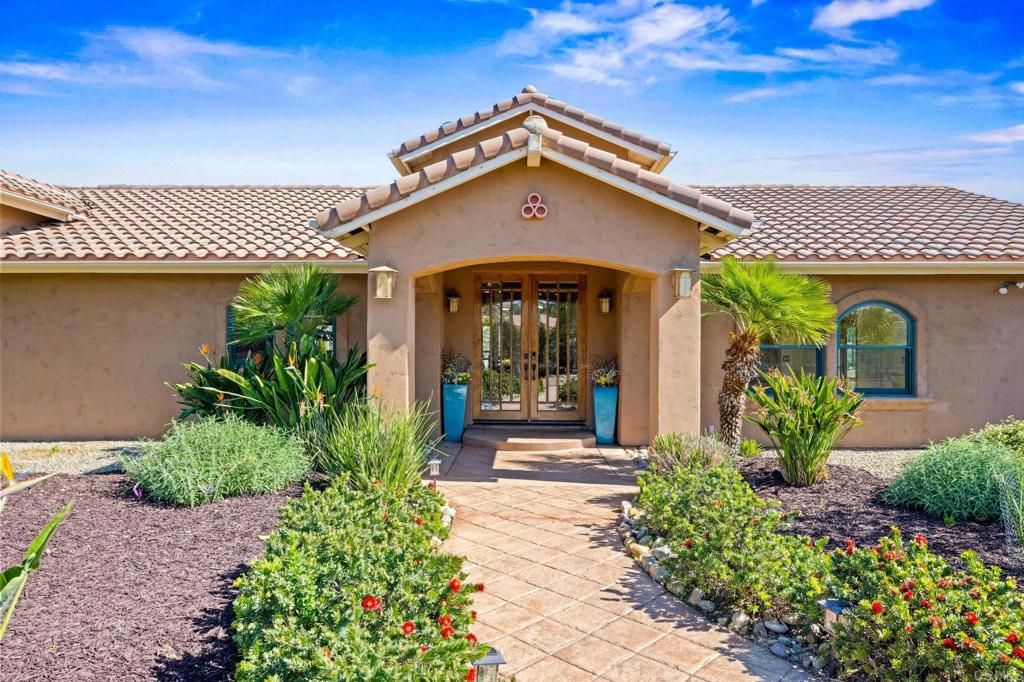 Backyard, Detached Garage, Exterior