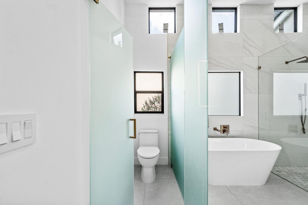 Bathroom, Free Standing Baths, Interior, Marble Walls