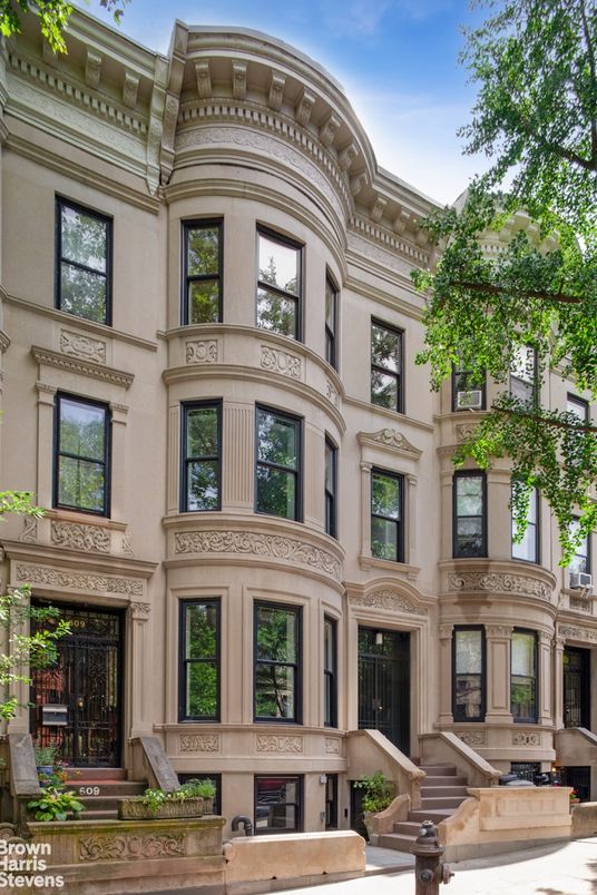 Exterior, Facade, Brownstone