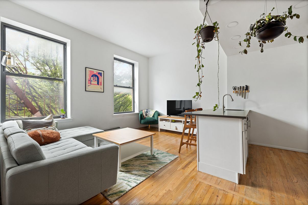 Interior, Pendant Lights, Wood Texture Flooring