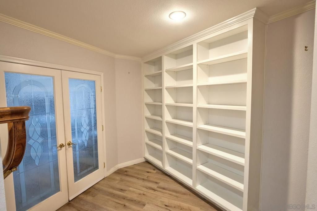 Interior, Recessed Lighting, Walk-in Closets, Wood Texture Flooring