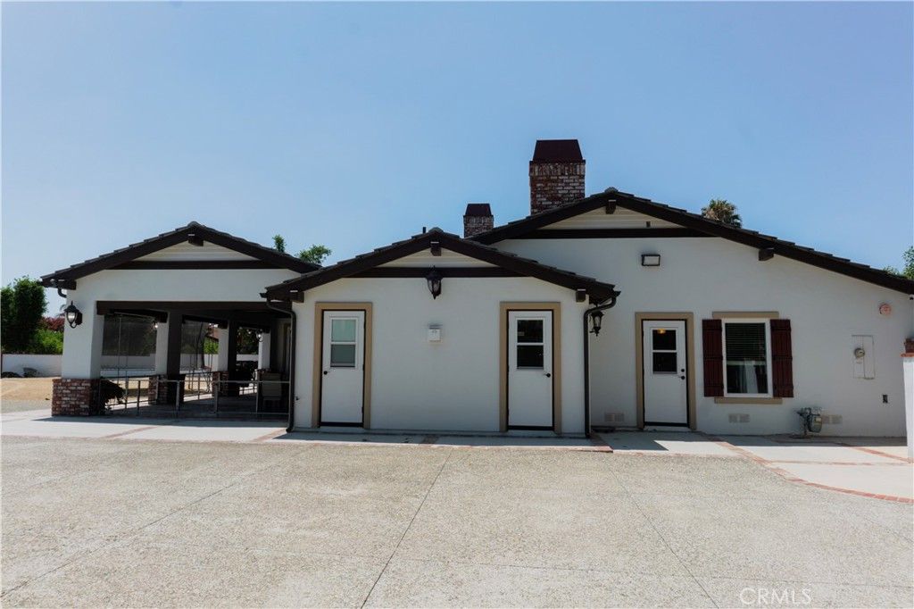 Exterior, Facade, Ranch