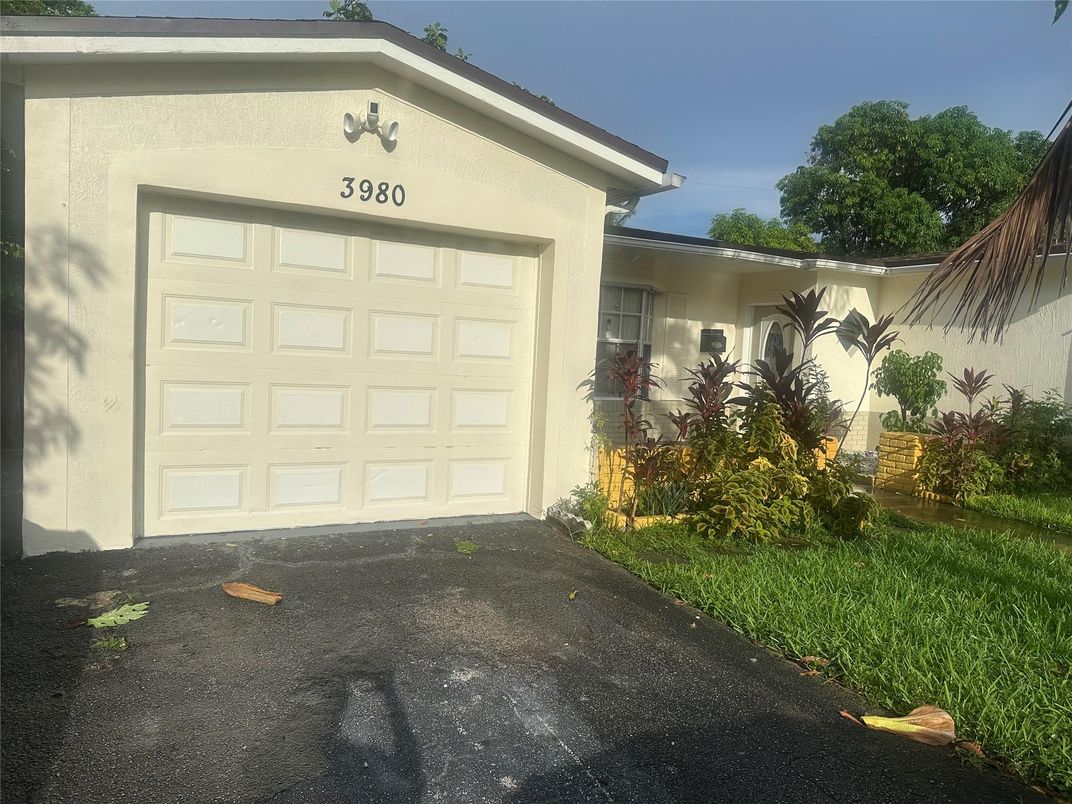 Detached Garage, Exterior