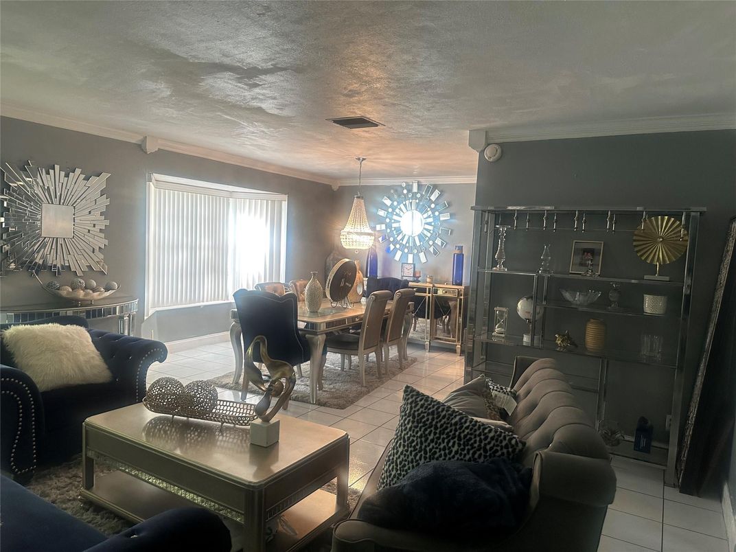 Chandelier, Dining room, Interior, Living room