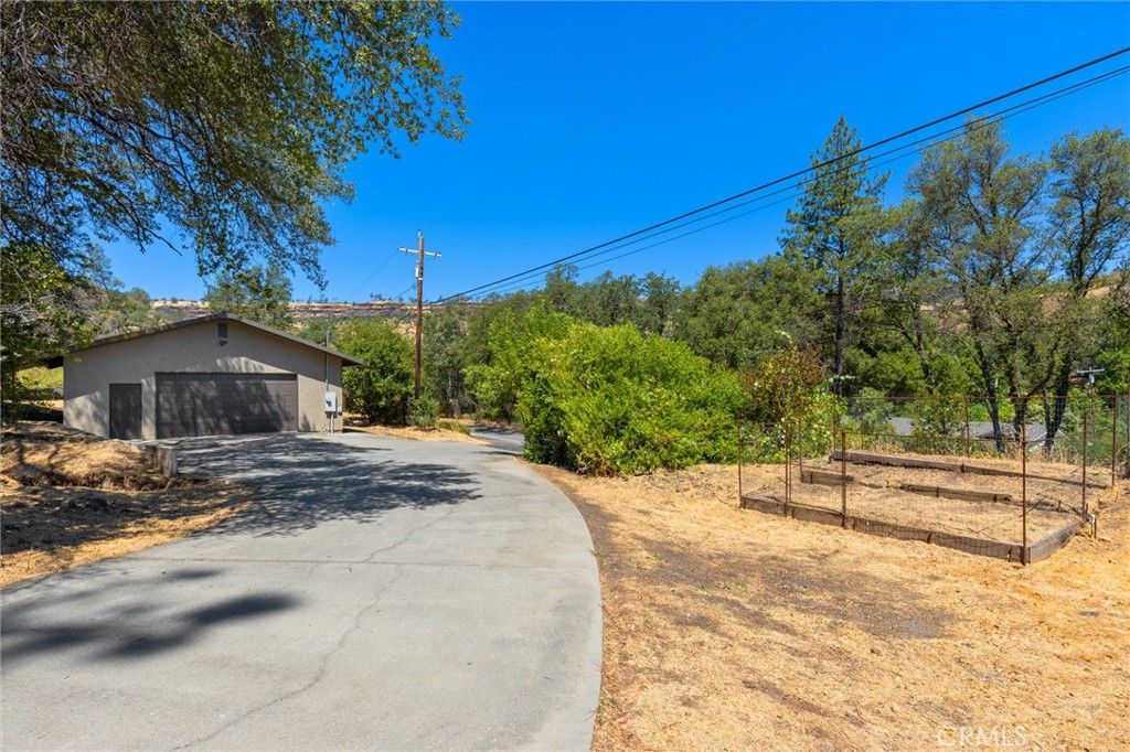 Backyard, Detached Garage, Exterior