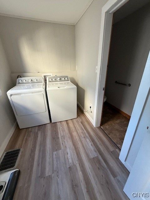 Interior, Washer, Wood Texture Flooring