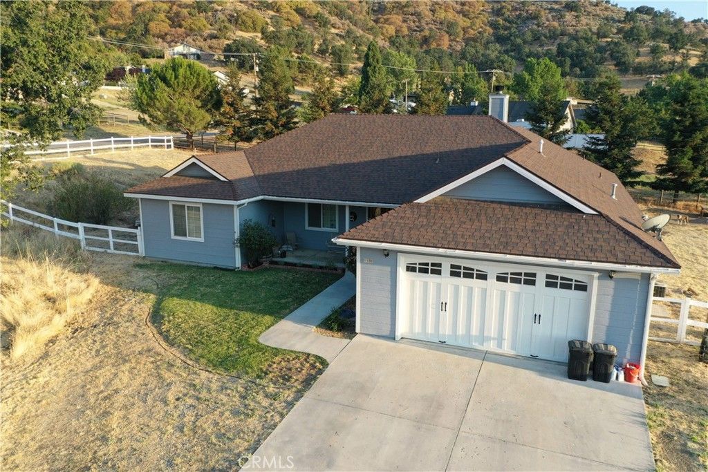 Attached, Exterior, Facade, Ranch