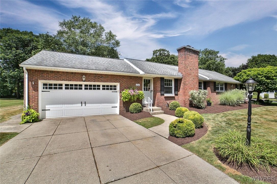 Attached, Exterior, Facade, Brick Facade, Ranch