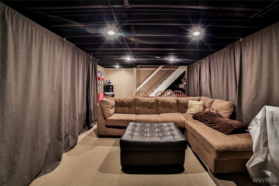 Interior, Projection Screen, Recessed Lighting, Theatre Room