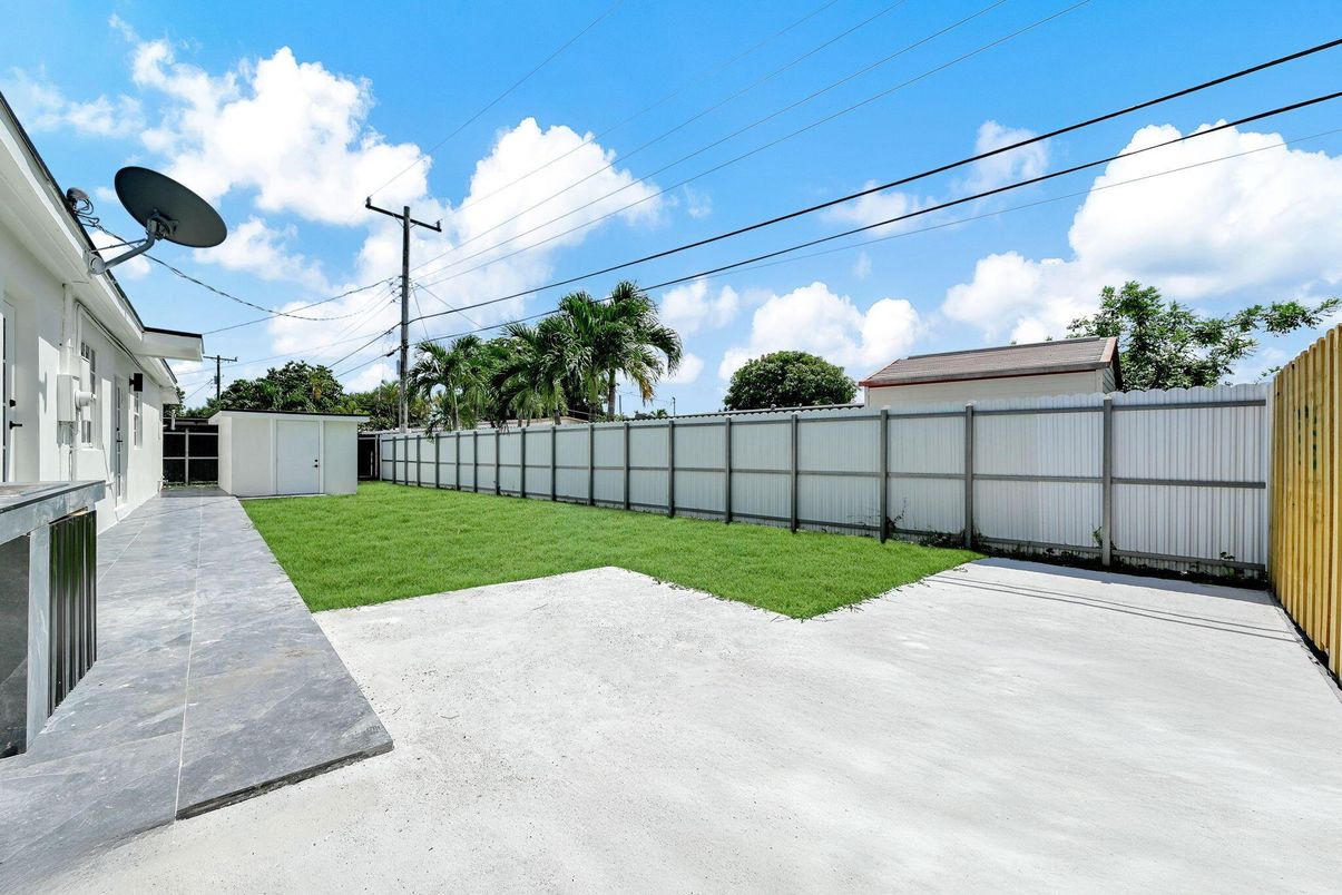 Backyard, Exterior