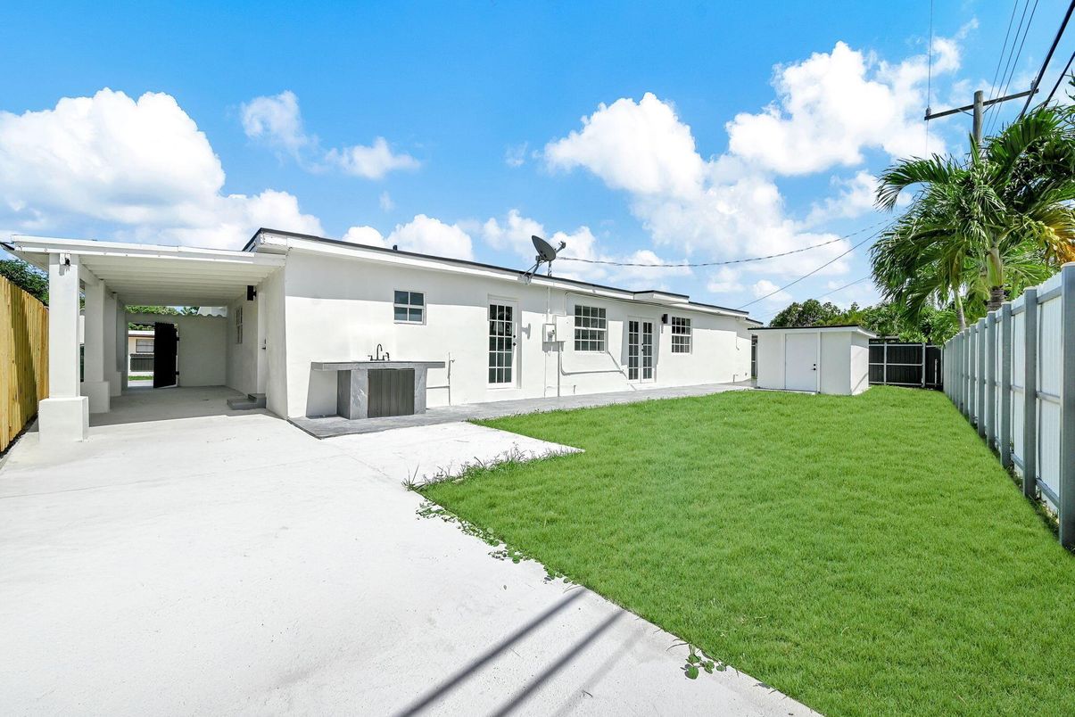 Backyard, Exterior