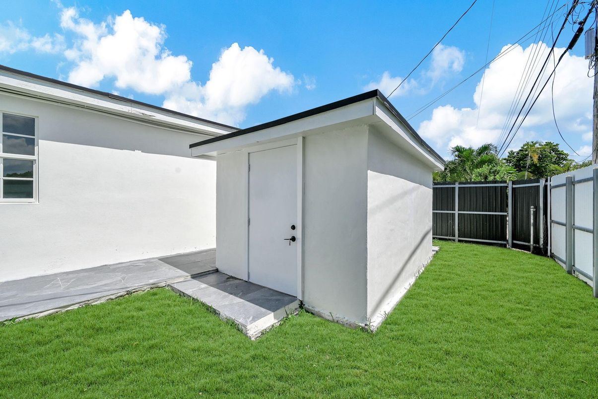 Backyard, Exterior