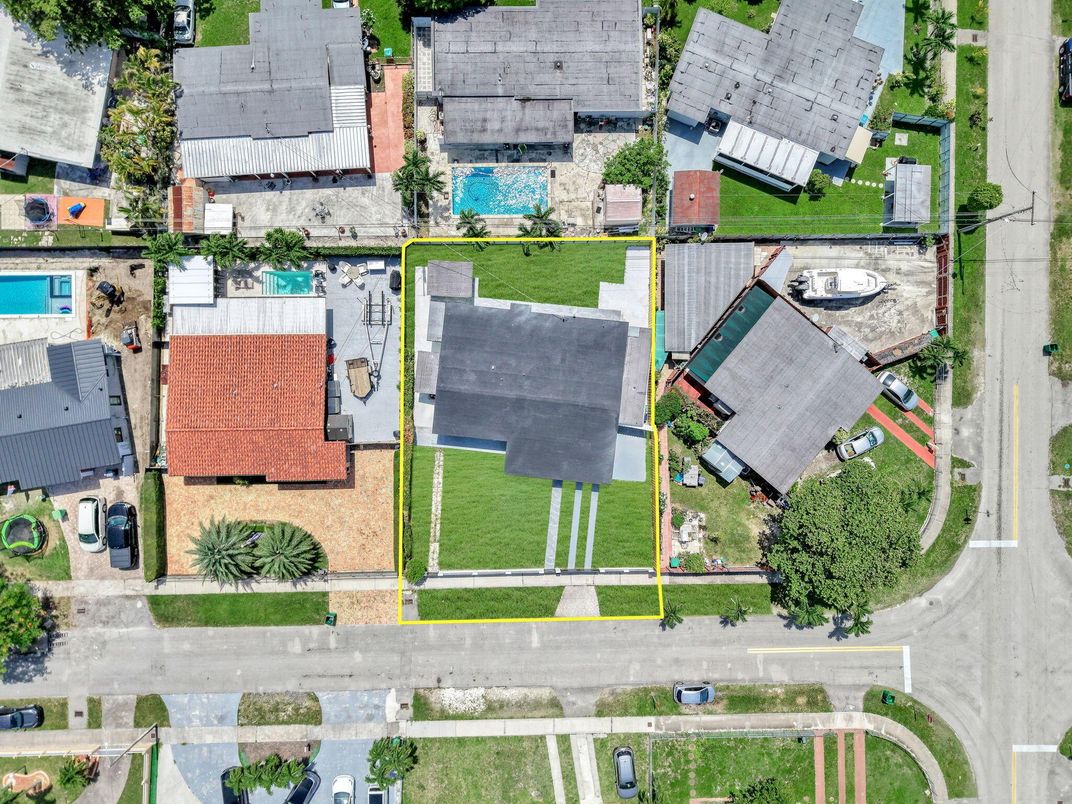 Exterior, Drone