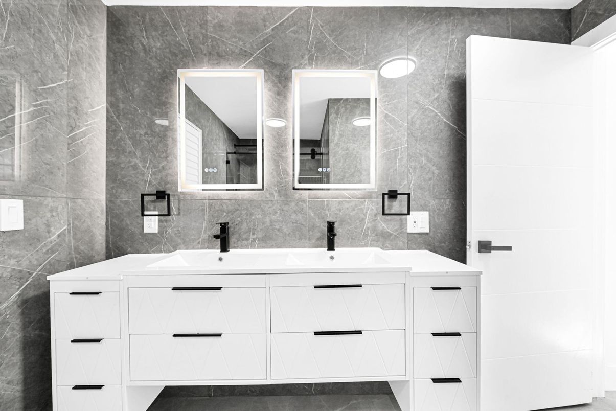 Bathroom, Dual Sink Vanities, Interior