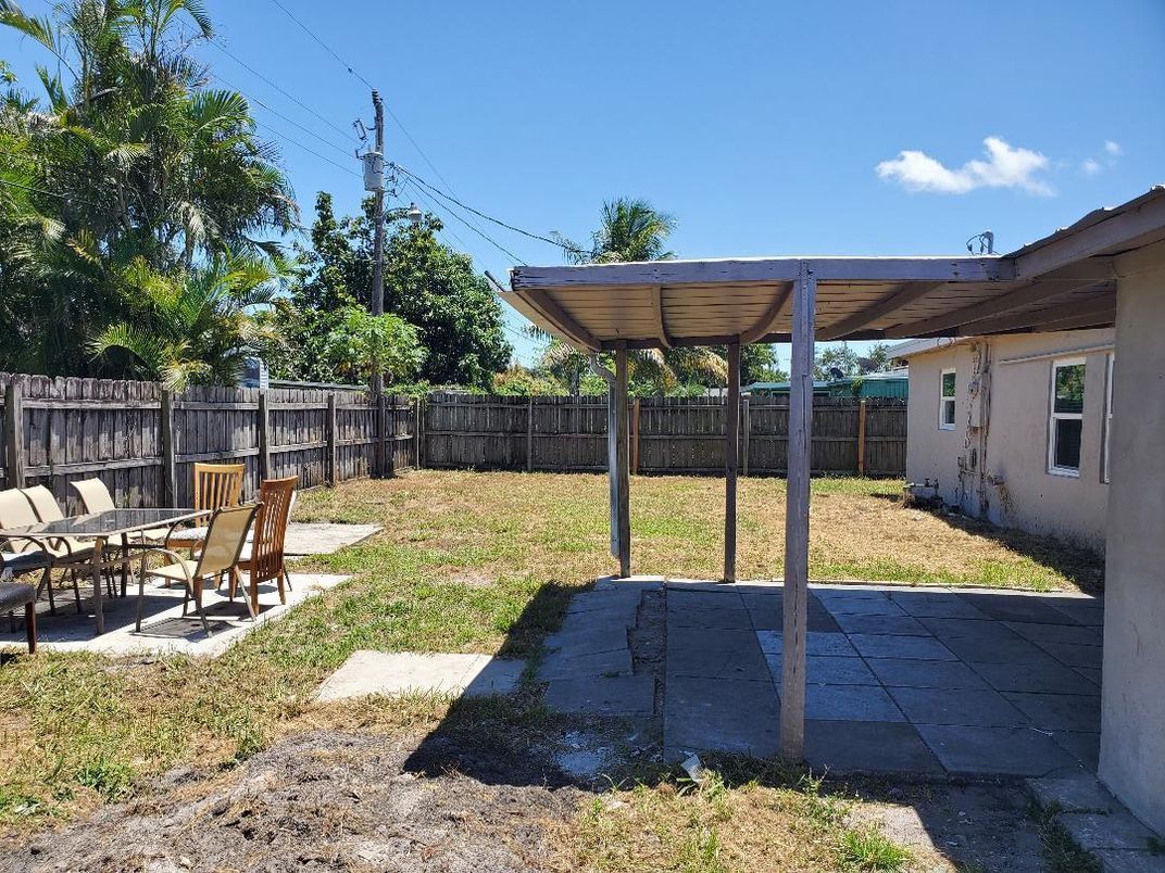 Backyard, Exterior