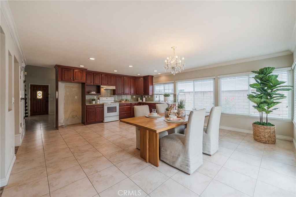 Chandelier, Dining room, Interior, Kitchen, Recessed Lighting, Stainless Steel Appliances