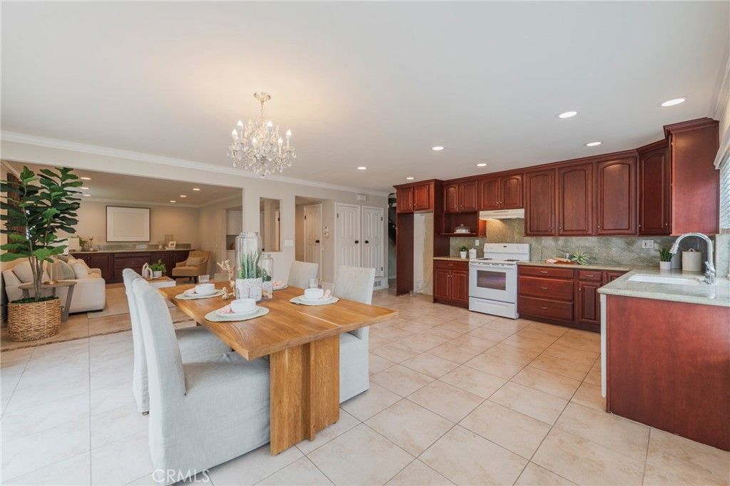 Chandelier, Dining room, Interior, Kitchen, Living room, Recessed Lighting