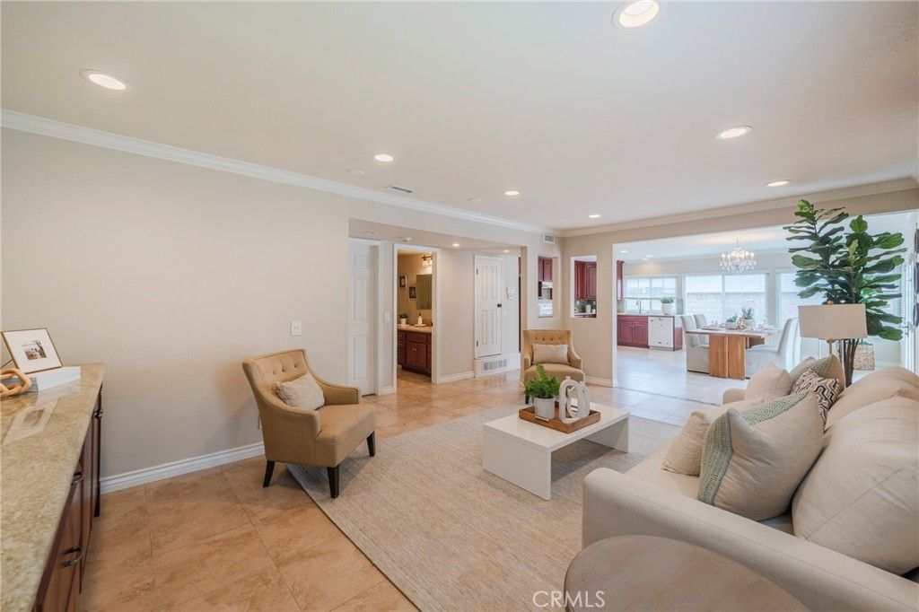Chandelier, Dining room, Interior, Living room, Recessed Lighting, Water
