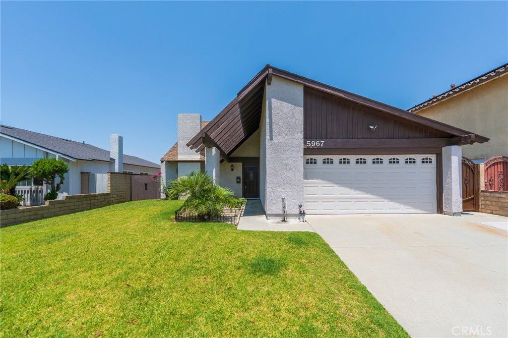 Attached, Exterior, Facade, Ranch