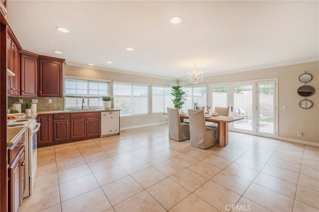 Chandelier, Dining room, Interior, Kitchen, Recessed Lighting