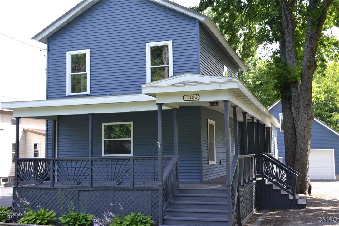 Exterior, Facade, Queen Anne Victorian