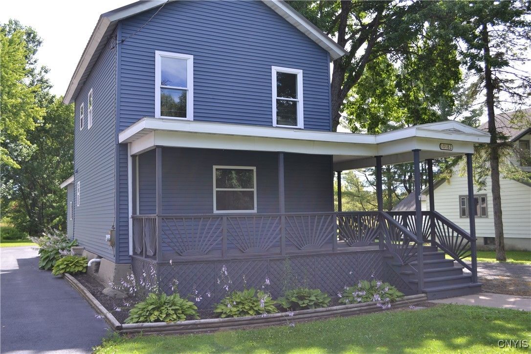 Exterior, Facade, Queen Anne Victorian