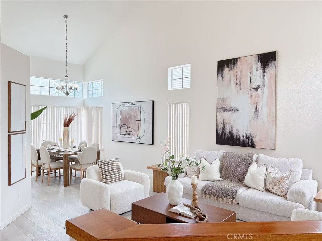 Chandelier, Dining room, Interior, Living room, Pendant Lights, Wood Texture Flooring