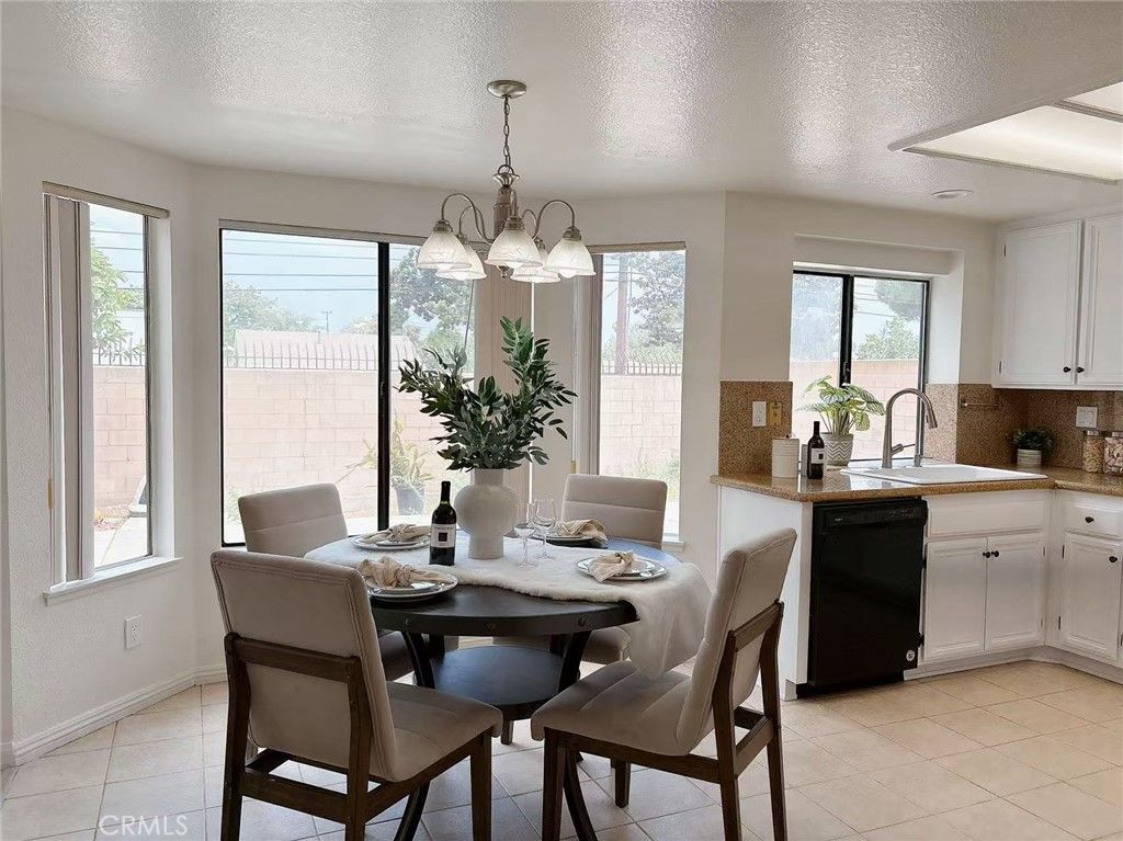 Chandelier, Dining room, Interior, Kitchen