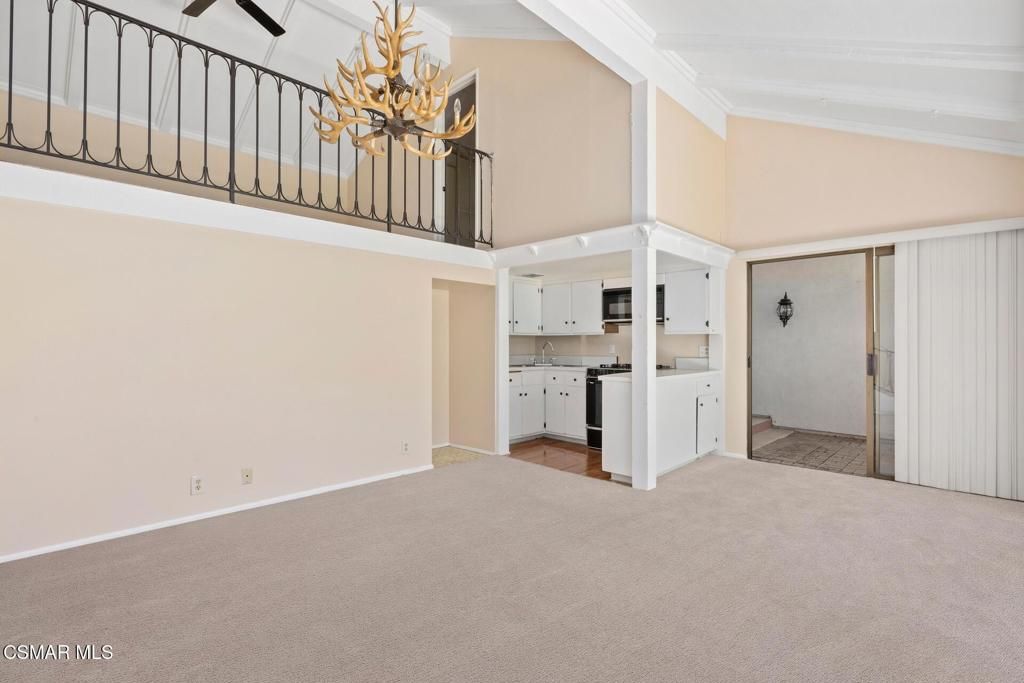 Chandelier, Empty room, Interior, Kitchen, Washer