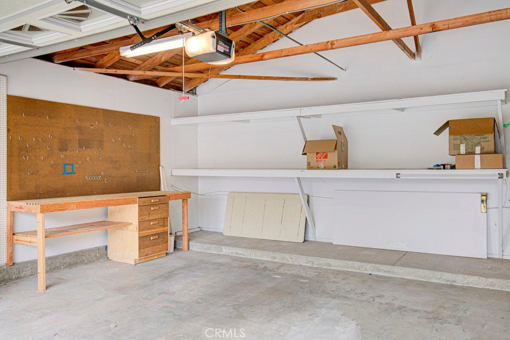 Garage, Interior, Wooden Beams
