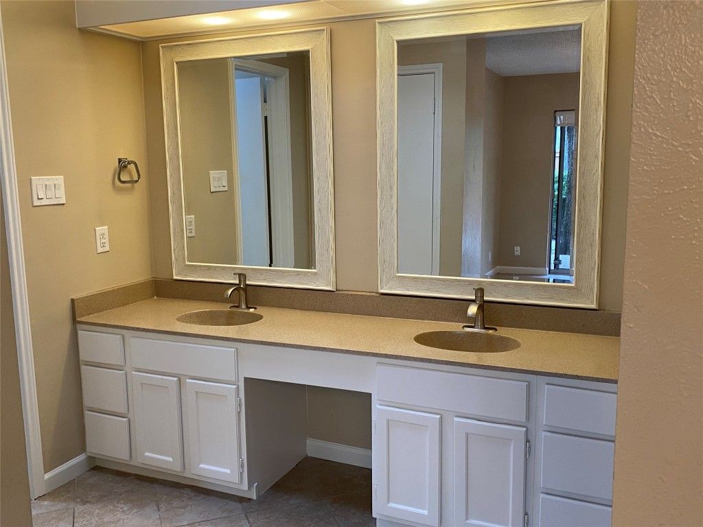 Bathroom, Dual Sink Vanities, Interior