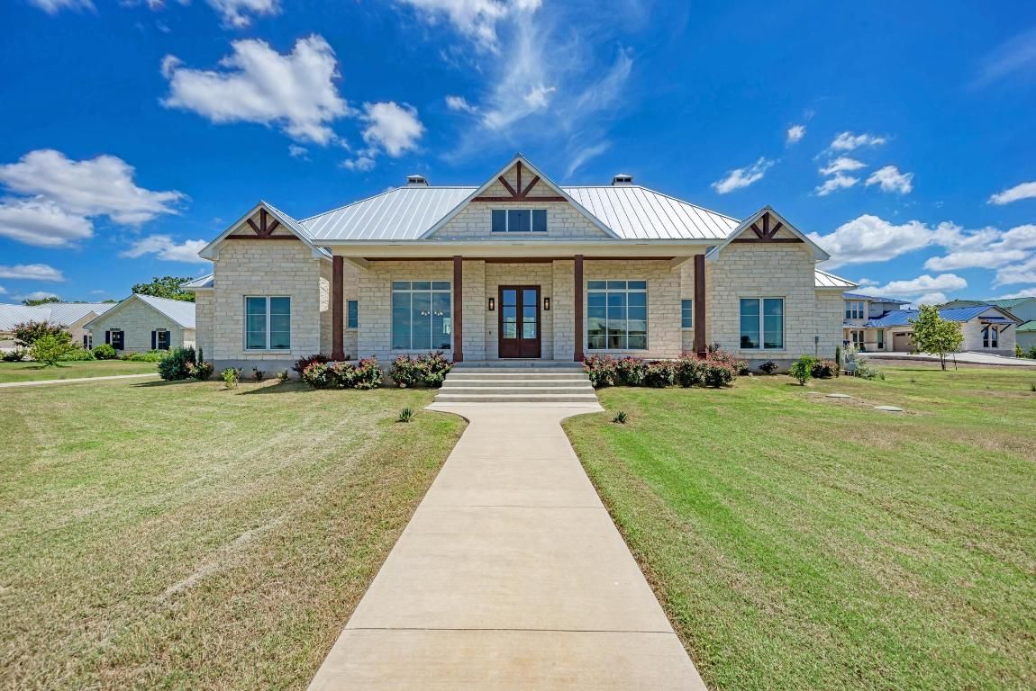 Exterior, Facade, Brick Facade, Ranch