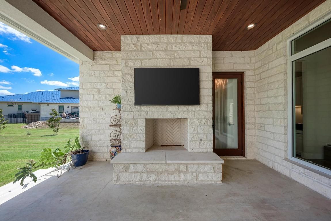 Exterior, Fireplace