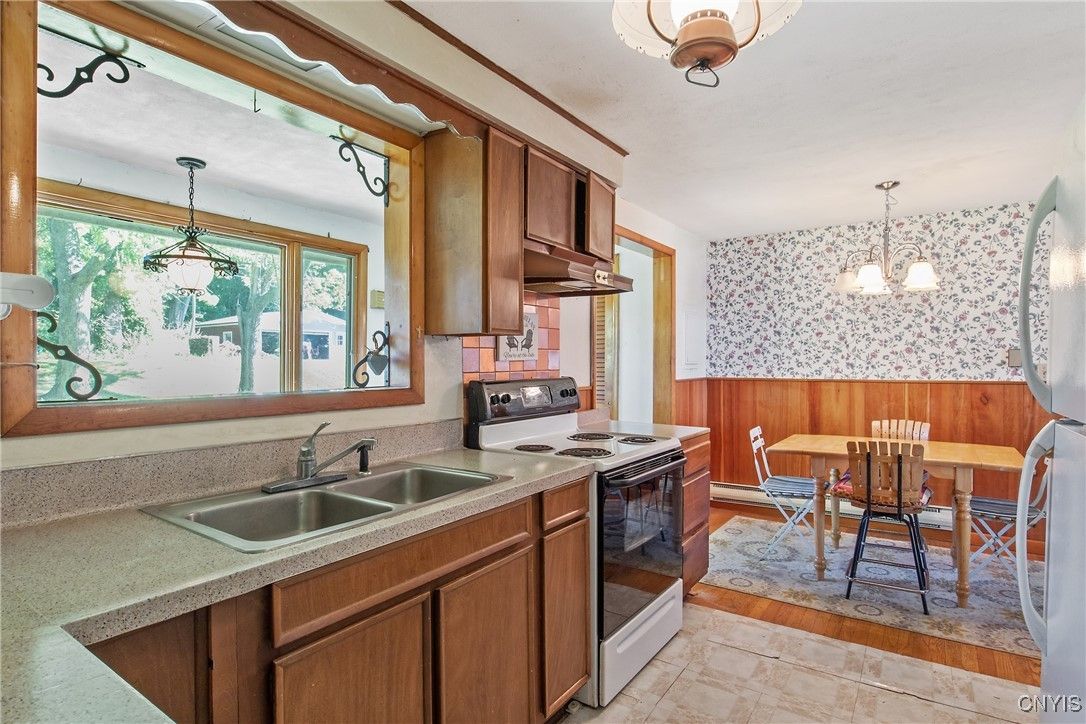 Chandelier, Dining room, Interior, Kitchen, Pendant Lights, Wood Texture Flooring