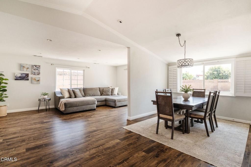 Chandelier, Dining room, Interior, Living room, Pendant Lights, Recessed Lighting, Wood Texture Flooring
