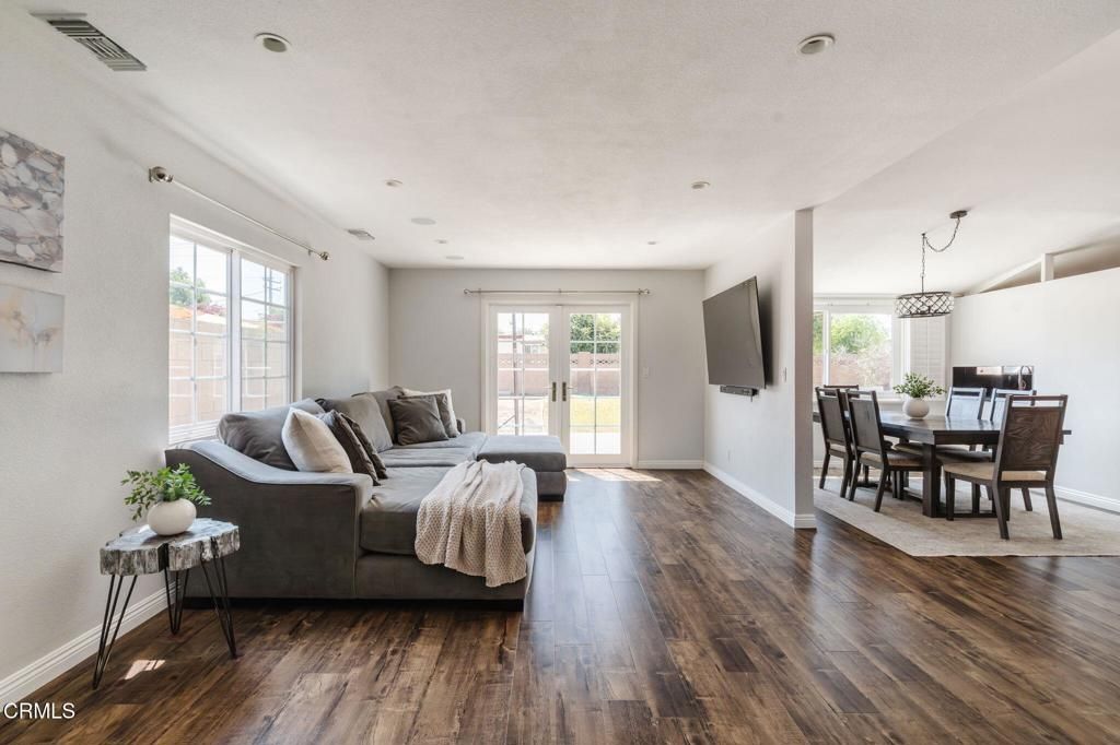 Dining room, Interior, Living room, Pendant Lights, Recessed Lighting, Wood Texture Flooring