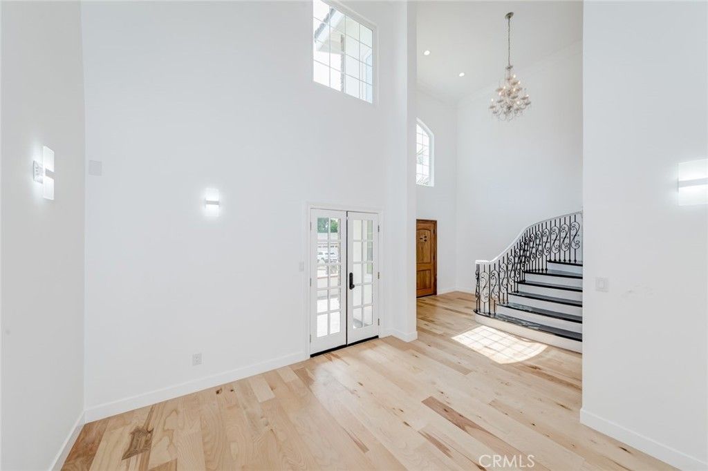 Chandelier, Interior, Recessed Lighting, Wood Texture Flooring